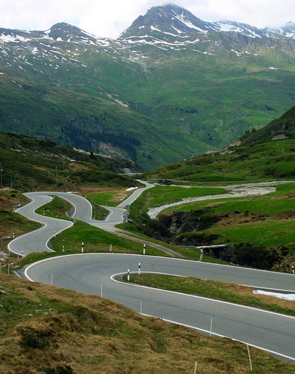 Top 15 al celor mai spectaculoase drumuri din lume