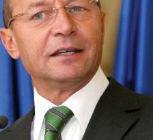 Basescu si-a renumit consilierii in functii