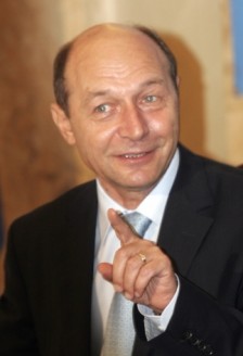 Basescu vs toaletele femeilor din PDL