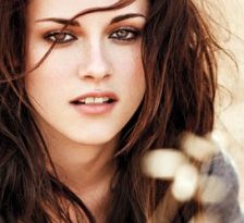 Kristen Stewart nu a folosit parfum inainte de campania la Balenciaga