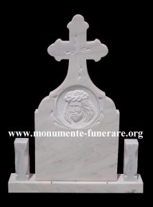 monumente funerare realizate in Romaia