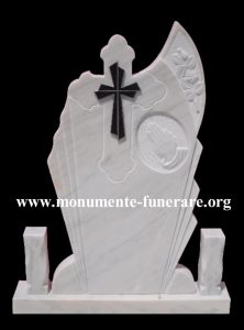 Monumente Funerare