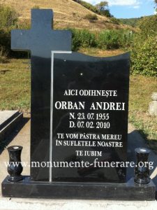 monumente funerare din granit